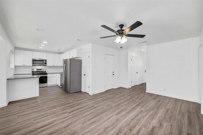 Building Photo - 6506 King George Dr