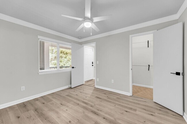 Building Photo - 266 Alexandra Dr