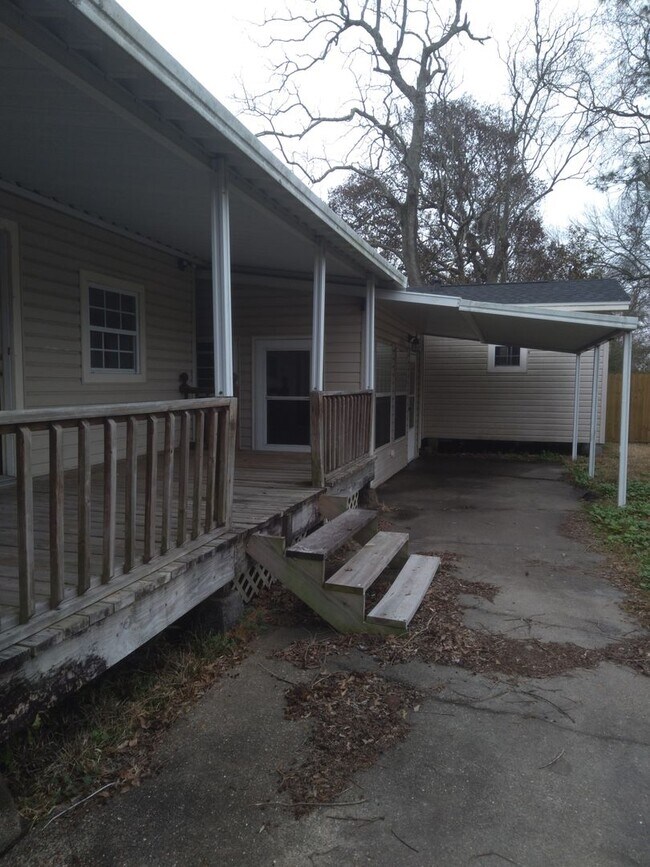 Building Photo - 2/2 Bath House PAISD School!