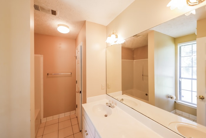 Building Photo - 6355 Sandy Ridge Curv