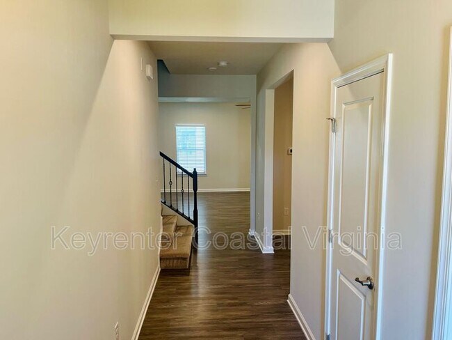 Building Photo - 176 Boxwood Ln