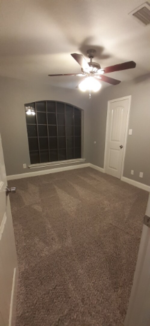 Building Photo - 2202 Greenbriar Ct