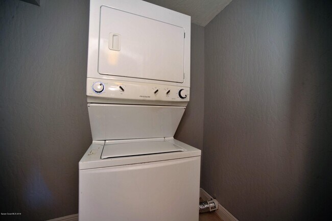 Building Photo - 2100 Forest Knoll Dr NE