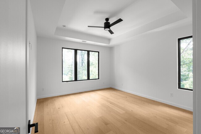 Building Photo - 3293 Lenox Pl NE