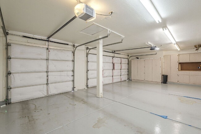 Building Photo - Luxury Waterfront Home in Ocotillo – Avail...