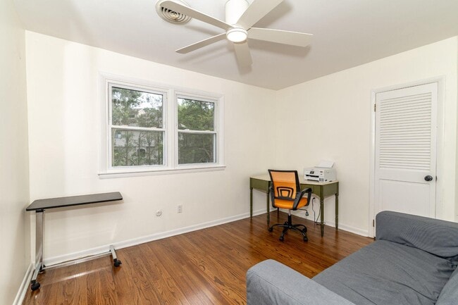 Building Photo - 1800 Lark Ln