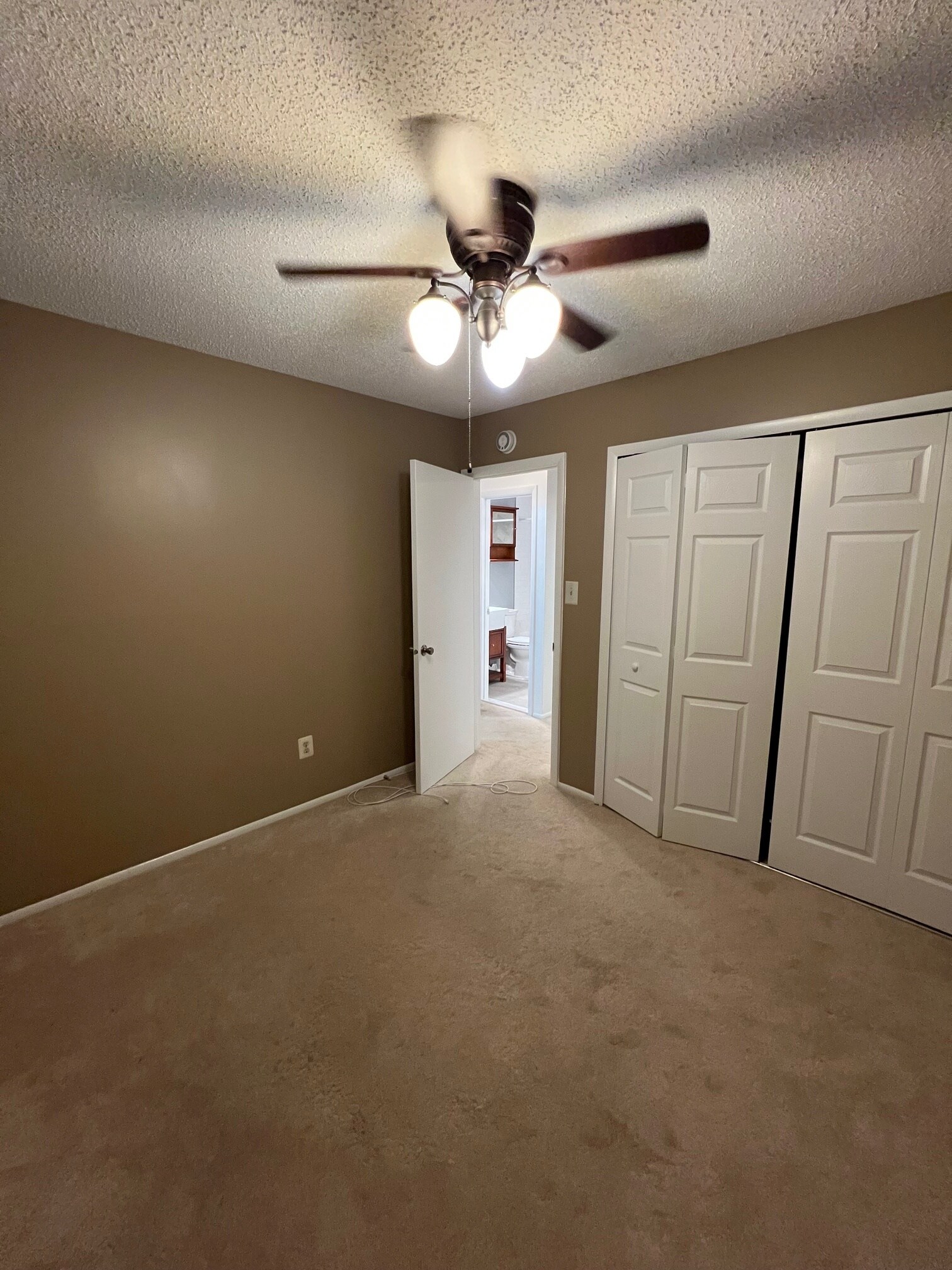 Building Photo - 220 Sugarland Run Dr