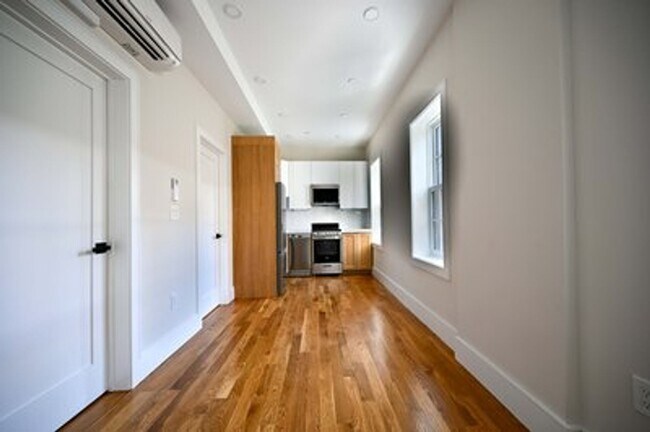 Building Photo - Amazing one bed in Bay village.... Steps away from chinatown....