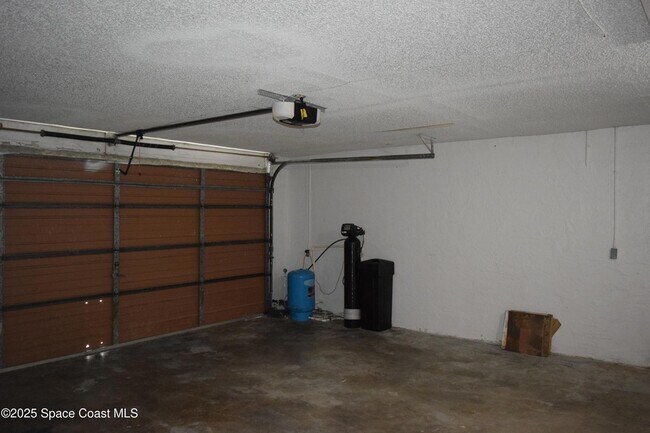 Building Photo - 326 Decordre Rd SE