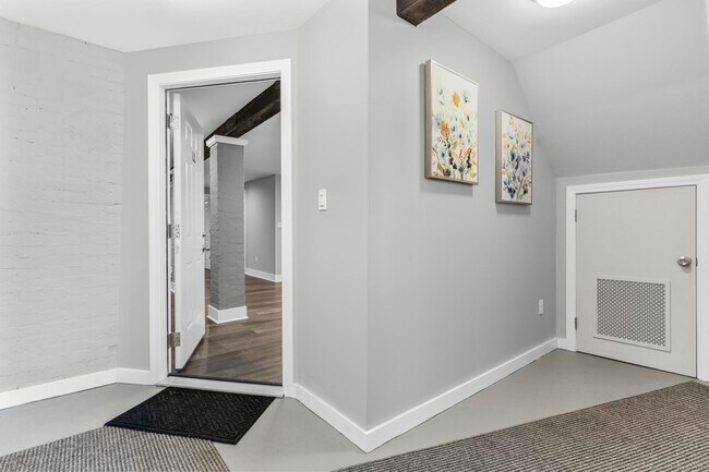 Primary Photo - 548 Ferry St