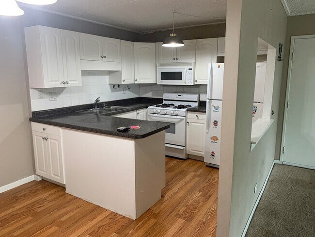 Building Photo - 5S070 Pebblewood Ln
