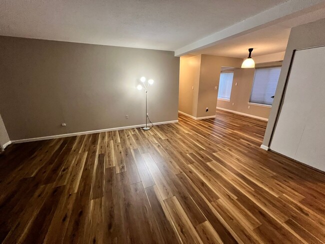 Building Photo - First Floor, 3 BR Condo in the Private Qua...