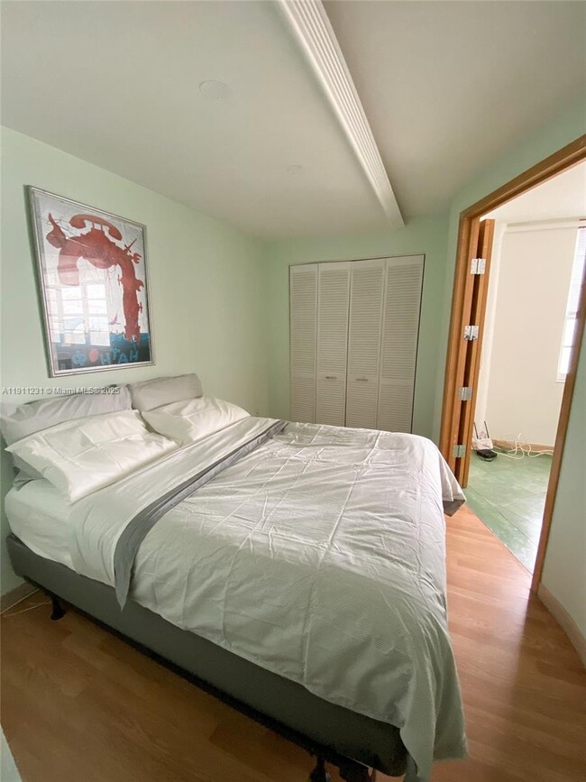 Building Photo - 100 Lincoln Rd