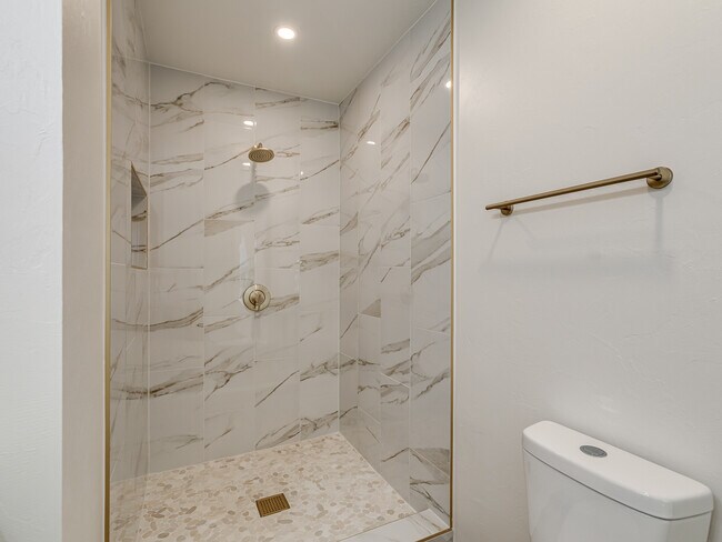 Building Photo - 1723 W Park Pl
