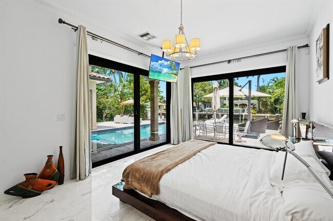 Building Photo - 2437 Castilla Isle