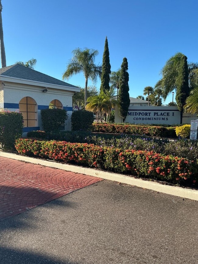 Building Photo - Midport 1 2nd floor Condo unit 1 bedroom 1...