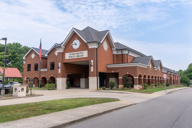 Building Photo - 305 Connell St