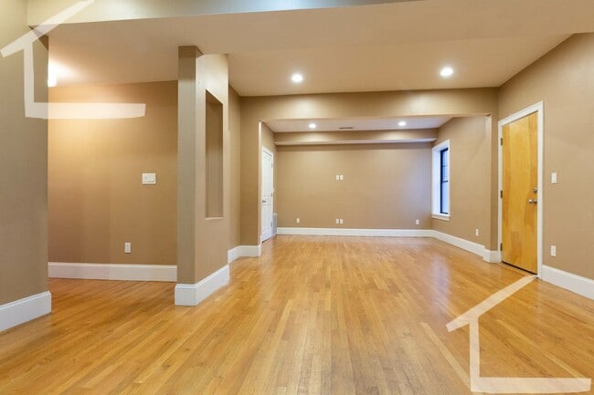 Building Photo - Worth the Walk! Gorgeous 4bd/2bath in Brookline