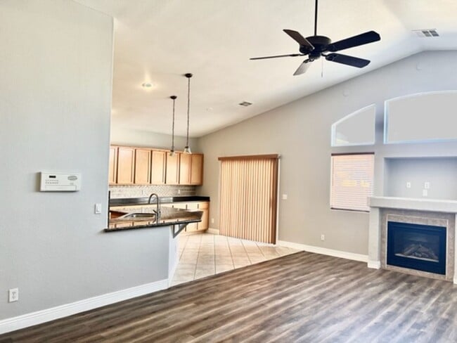 Building Photo - Beautiful 1 Story house located in the Northwest