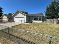 Building Photo - 2 bed house on corner lot!