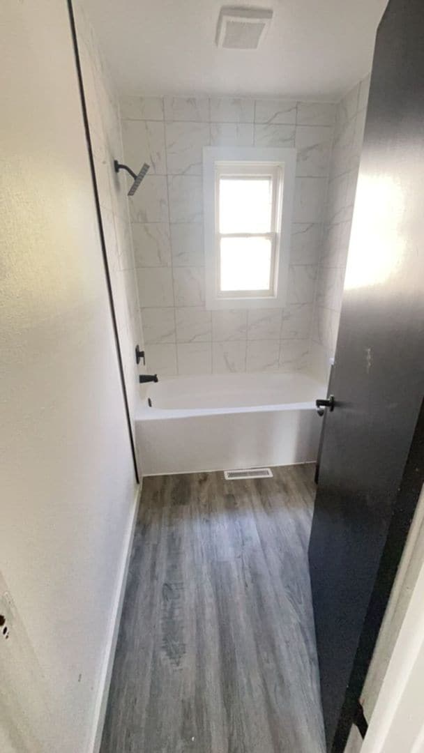 Building Photo - 4 Bedroom Single Family Home Available!