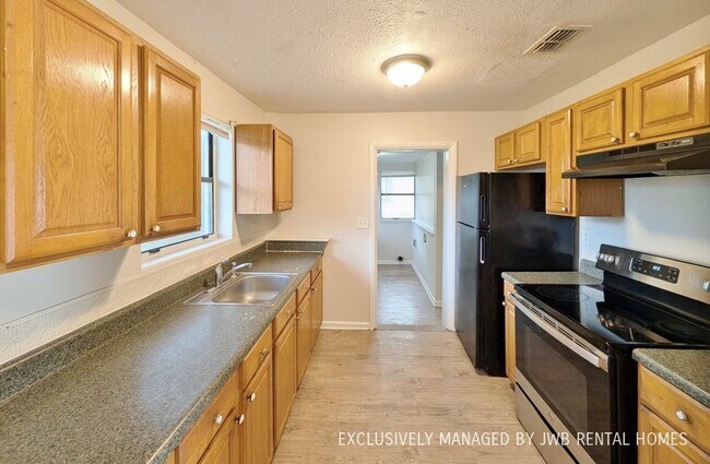 Building Photo - 1058 Eastdale St