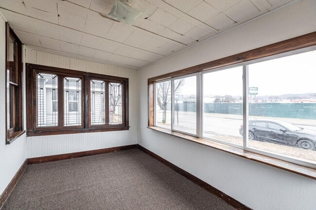 Building Photo - 3-4BR Rent or Rent to Own with New Kitchen and Garage!