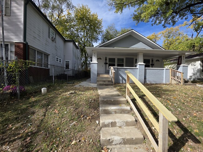 Building Photo - 834 Lasalle St