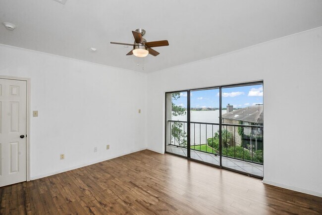 Building Photo - 401 Lakeside Ln
