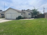 Building Photo - Move in Ready in North Hanford Central air/heat, lawn service included