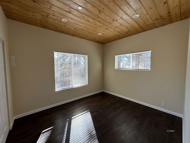 Building Photo - 52810 Sugar Pine Dr