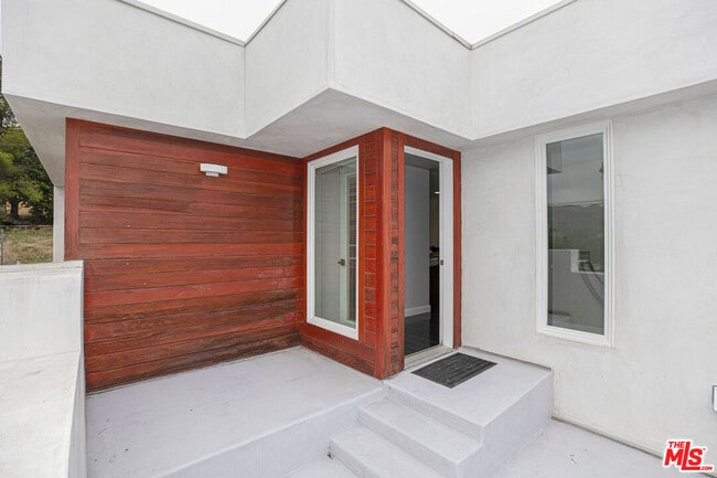 Building Photo - 1046 Glen Arbor Ave