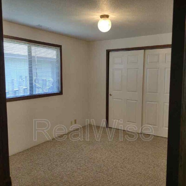 Building Photo - 1132 NE Barager Ave