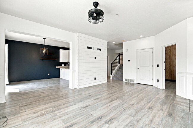Building Photo - Beautiful Townhome in American Fork!
