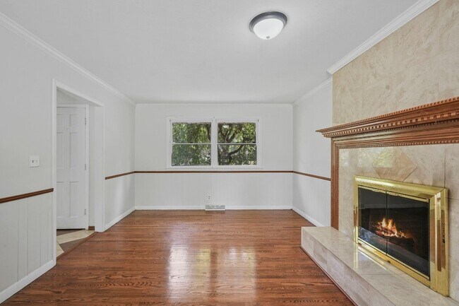 Building Photo - 300 Murray Hill Rd