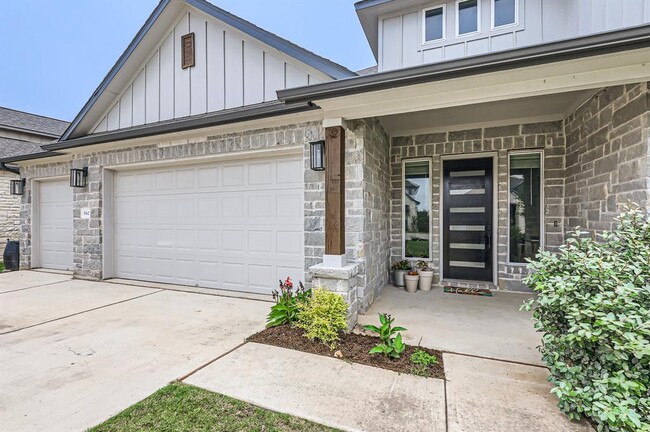 Building Photo - 542 Round Vly Trl