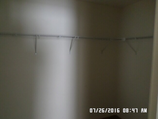Building Photo - 3 Bedroom, 2 Bathroom Home with a 2 Car Ga...