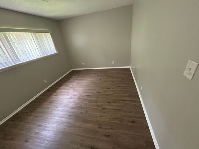 Building Photo - 5014 Flint Ridge Pl