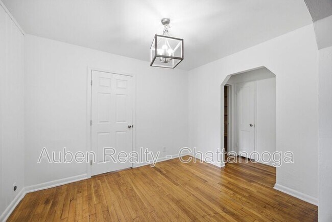 Building Photo - 3826 Kingwood Cir