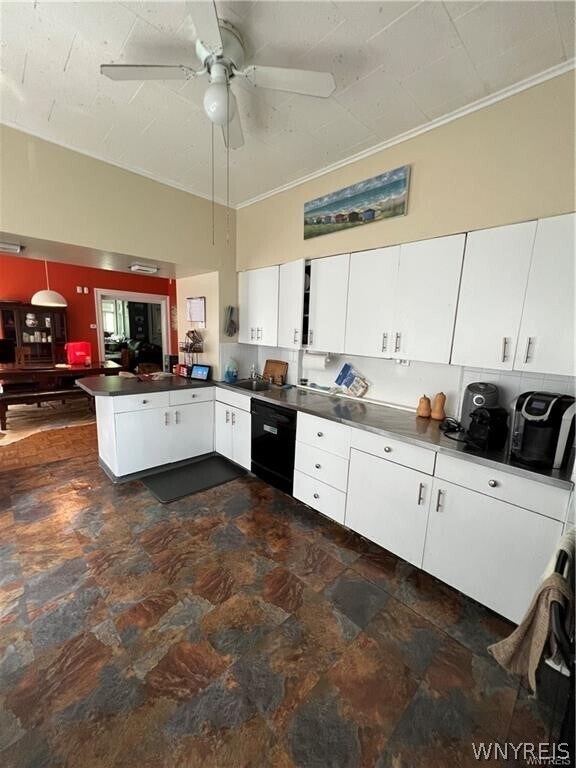 Building Photo - 581 Richmond Ave