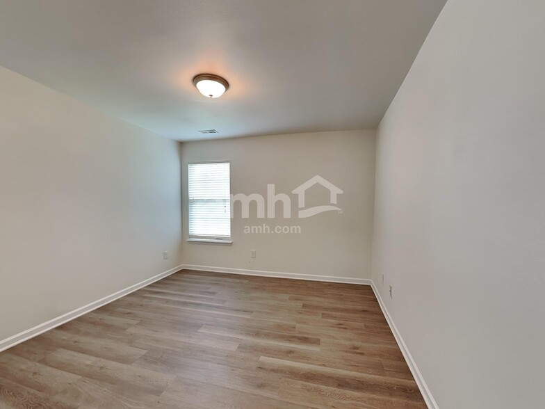Building Photo - 1409 Paulonia Way