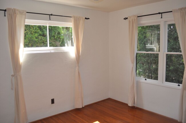 Building Photo - MISSION HILLS 3BR/2BA SPANISH BUNGALOW