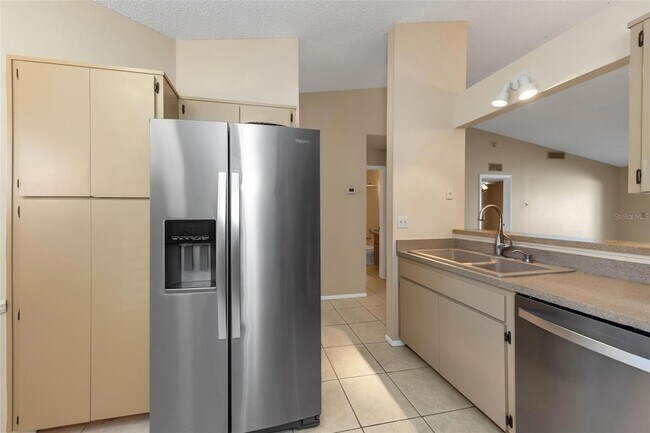 Building Photo - 3121 Beecher Dr E