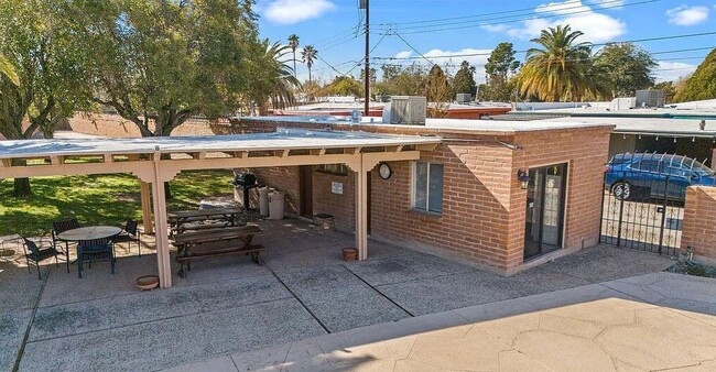 Building Photo - 4409 E Brott St