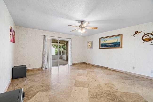 Building Photo - 7600 Cocoanut Dr