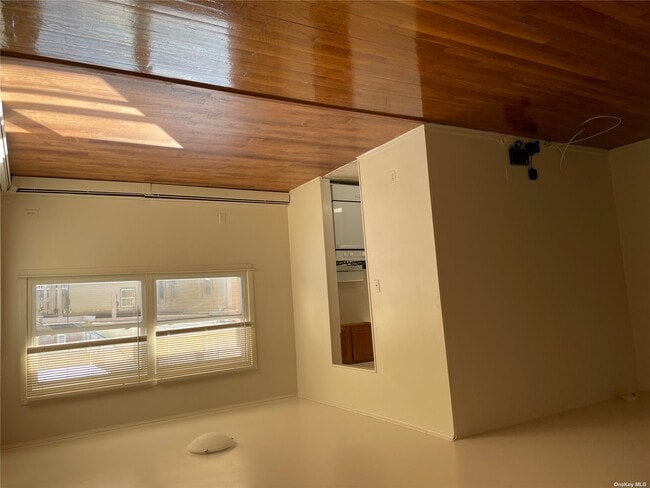 Building Photo - 400 N Corona Ave