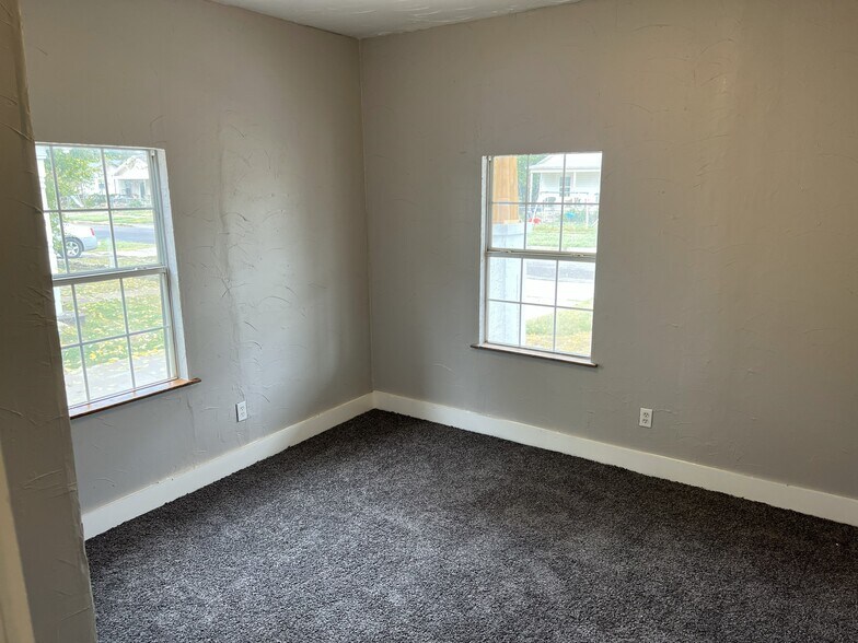 Building Photo - 1820 NW 7th St