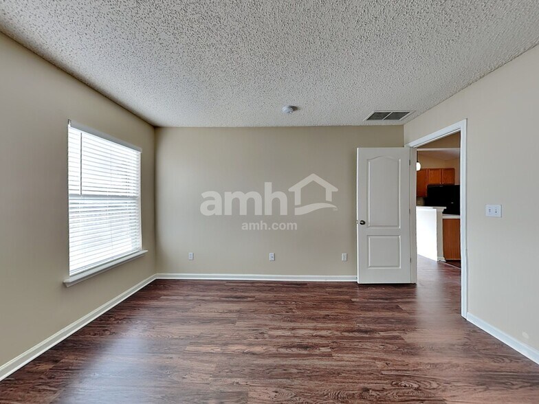 Building Photo - 14131 Crestwick Dr E