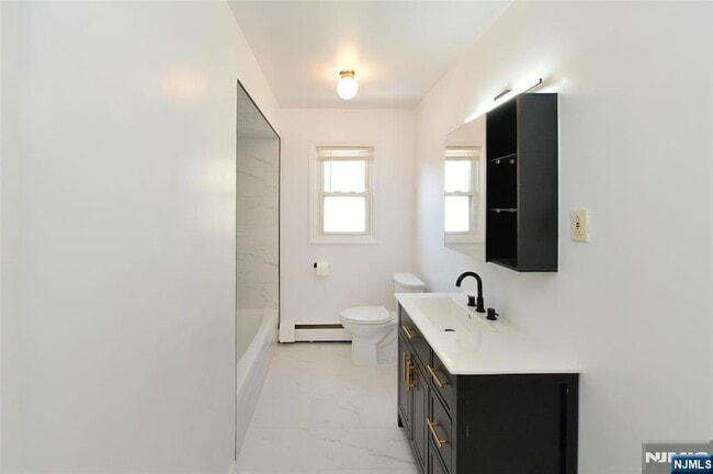 Building Photo - 52 Elizabeth St