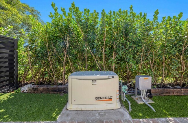 Building Photo - 5120 Carillo St